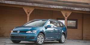 19 Volkswagen Golf Sportwagen Review Pricing And Specs