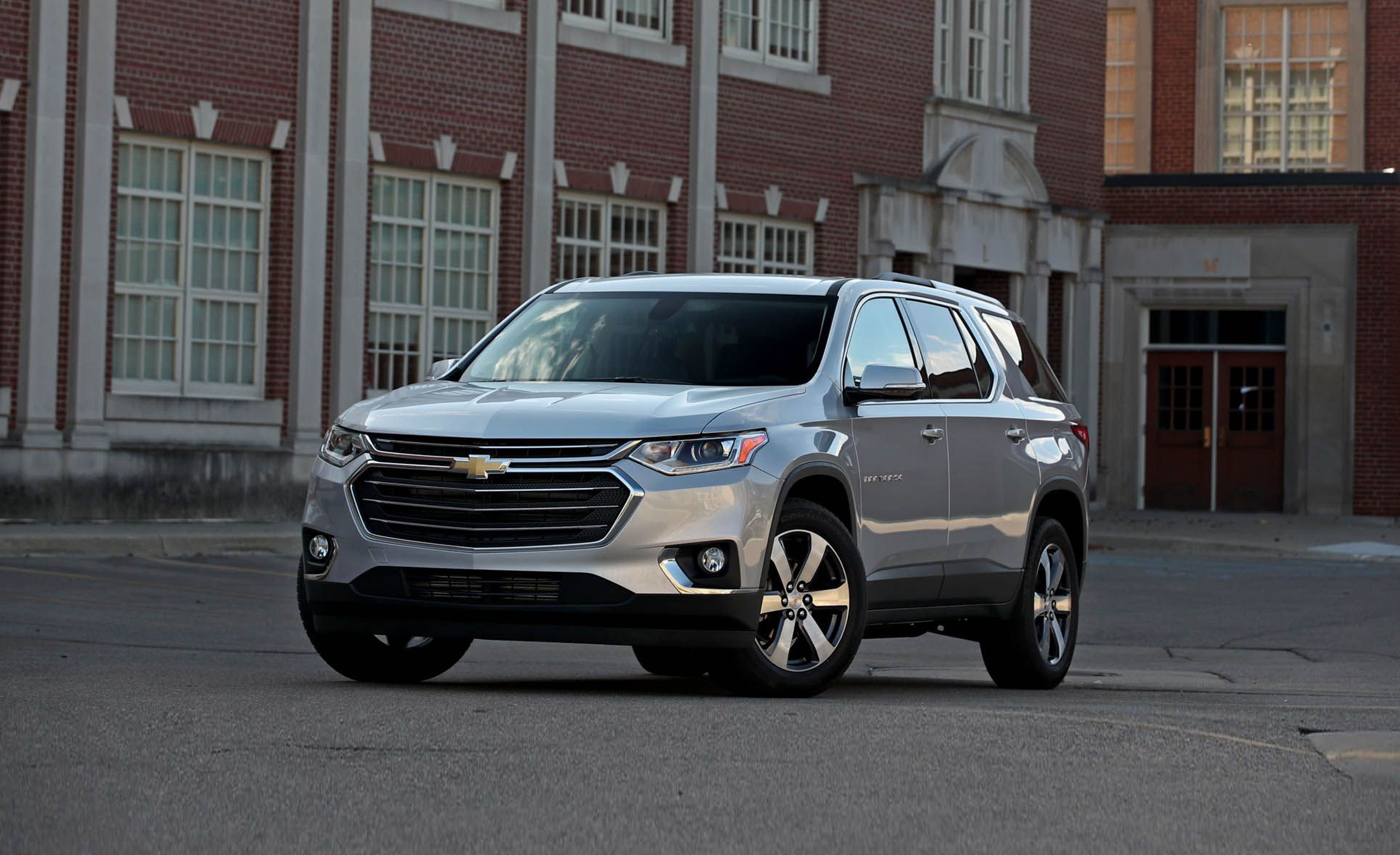 Chevrolet Traverse from hips.hearstapps.com