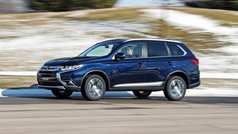 2018 Mitsubishi Outlander driving 2018 mitsubishi outlander