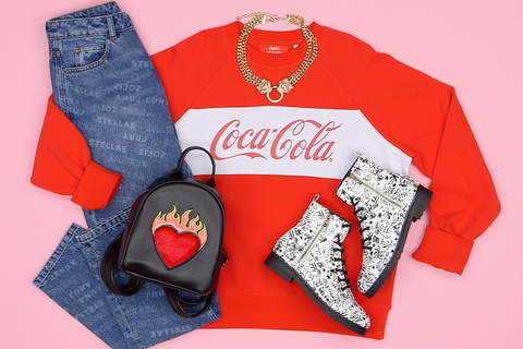 Red, Coca-cola, T-shirt, Carmine, Carbonated soft drinks, Cola, 