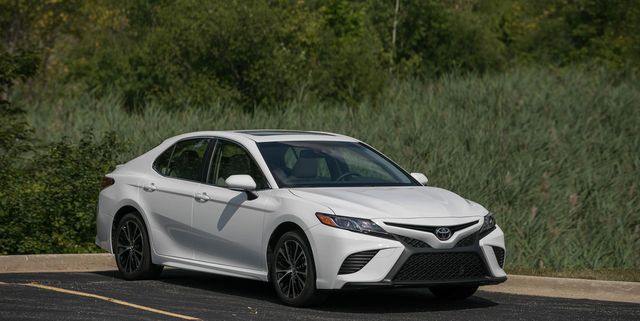 19 Toyota Camry Review Pricing Specs