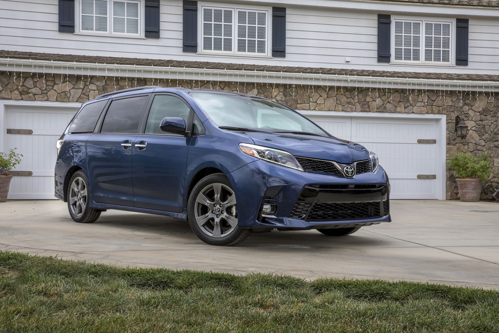 2020 toyota sienna xle v6 awd passenger van