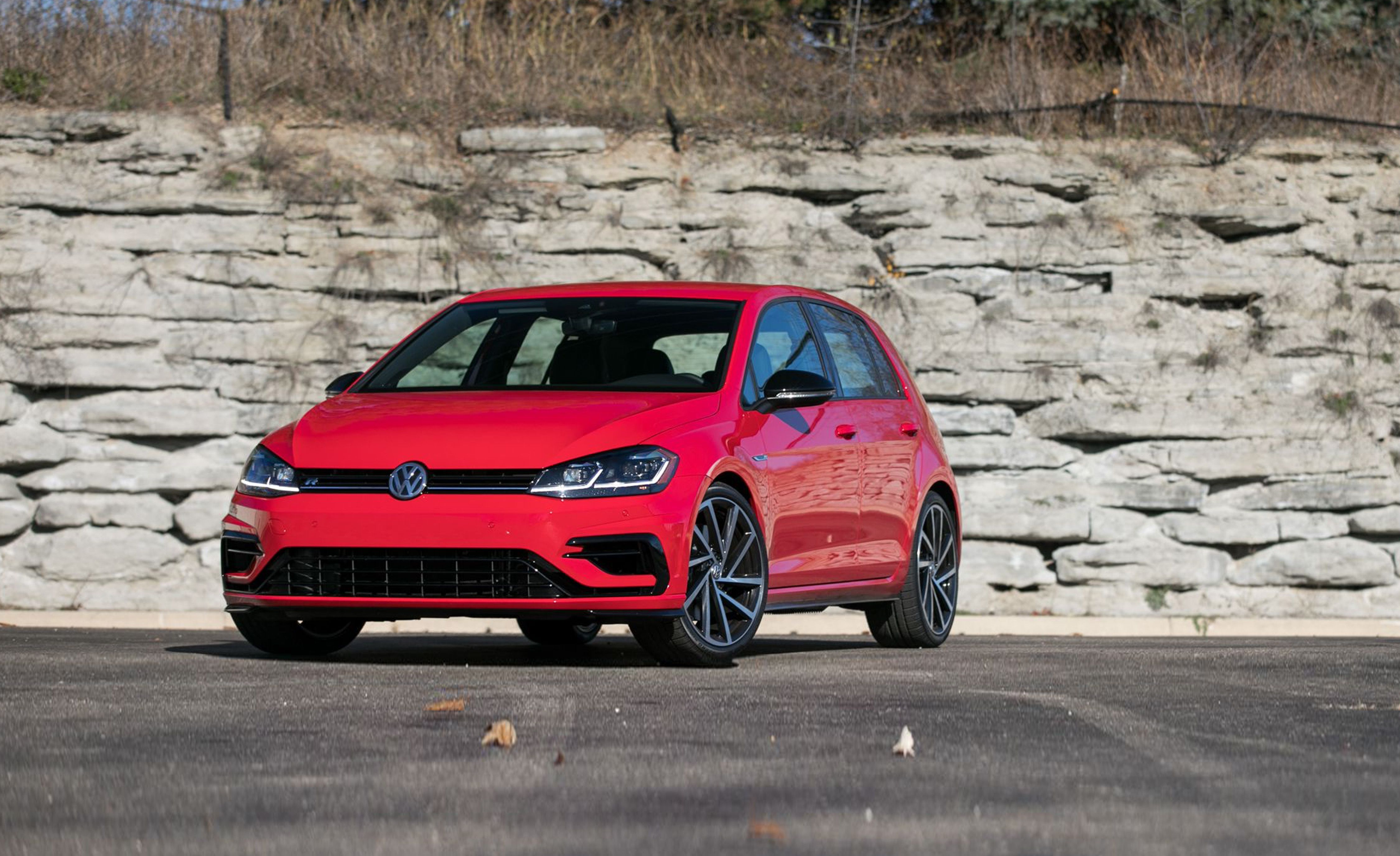 19 Volkswagen Golf R Review Pricing And Specs