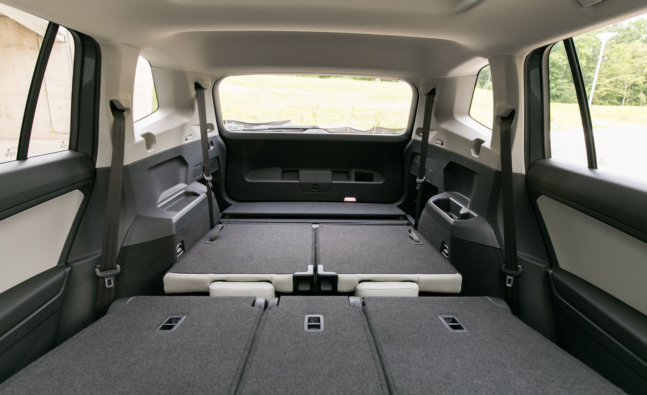 suv-with-fold-down-flat-rear-seats-elcho-table