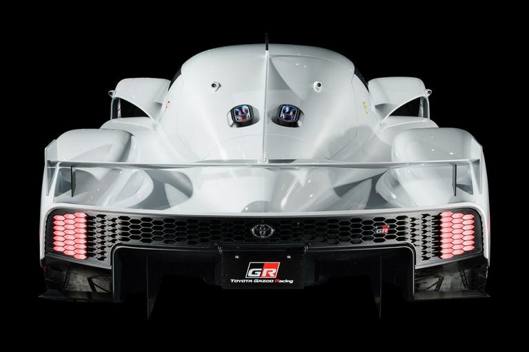 Toyota Hypercar tampak dari belakang.