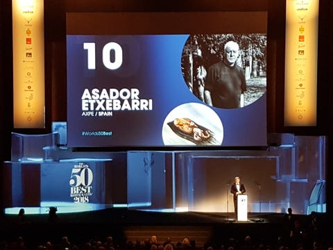 Gala 50 Best, momento en el que anuncian que el asador Asador Etxebarri es el 10 mejor restaurante del mundo en 2018