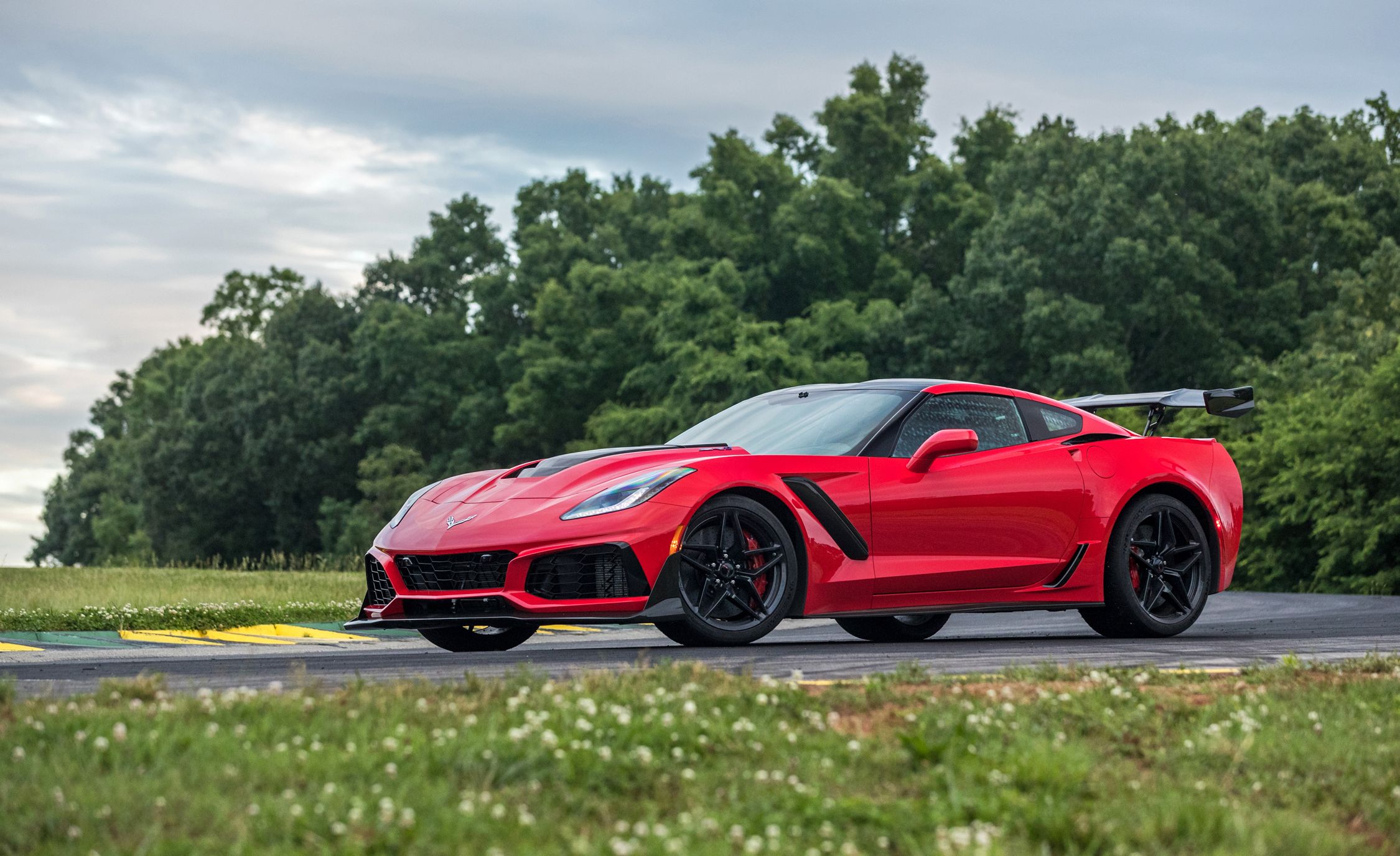 4 Chevrolet Corvette ZR4