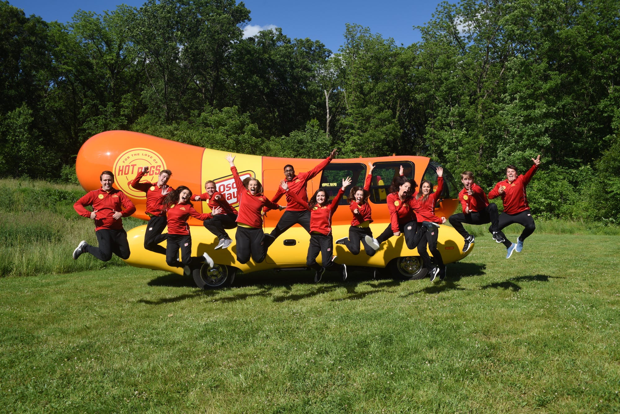 You Can Apply Right Now To Drive The Oscar Mayer Wienermobile For A Living