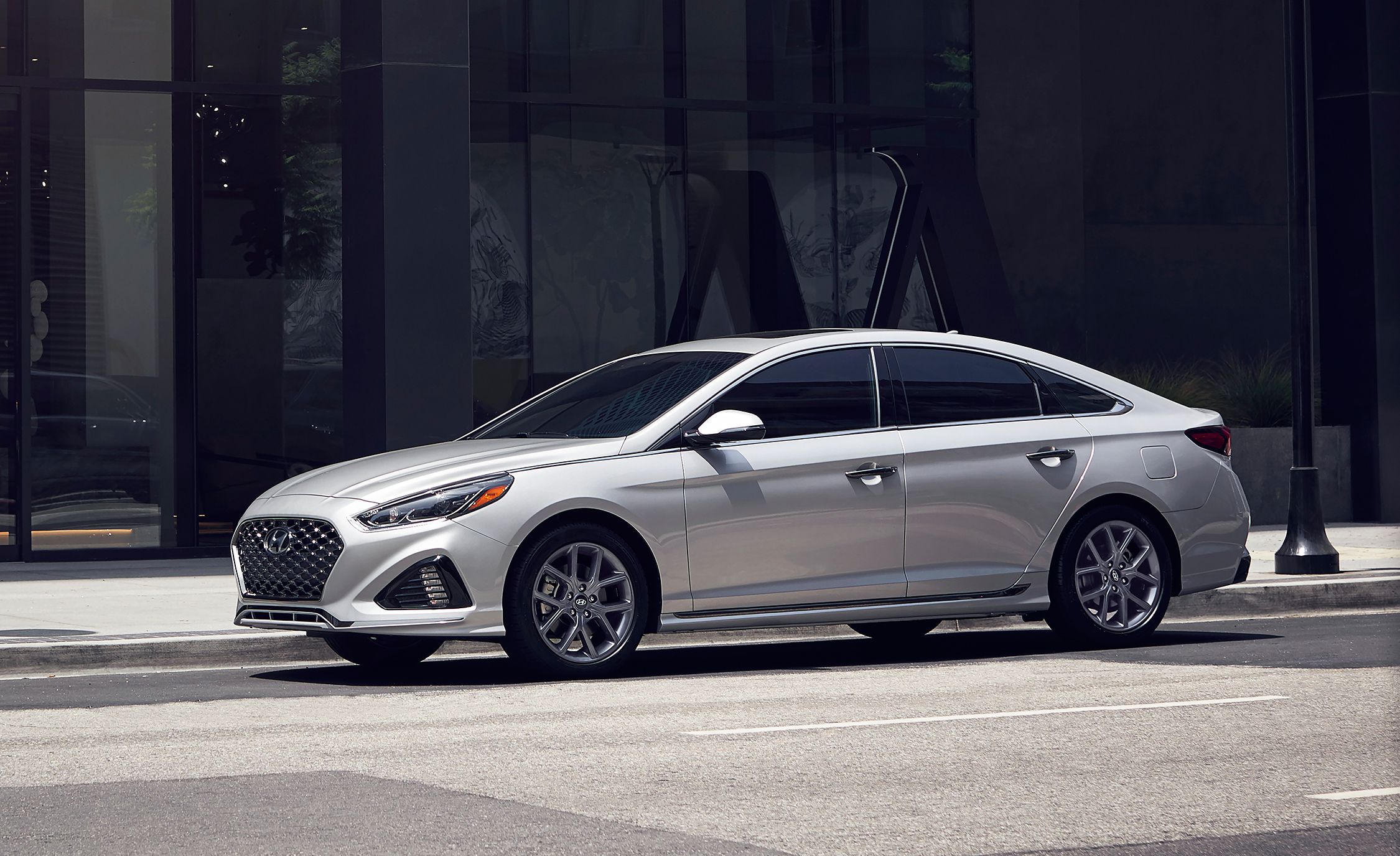 12 Best Mid Size Family Sedans Of 2019 All New Cars Ranked
