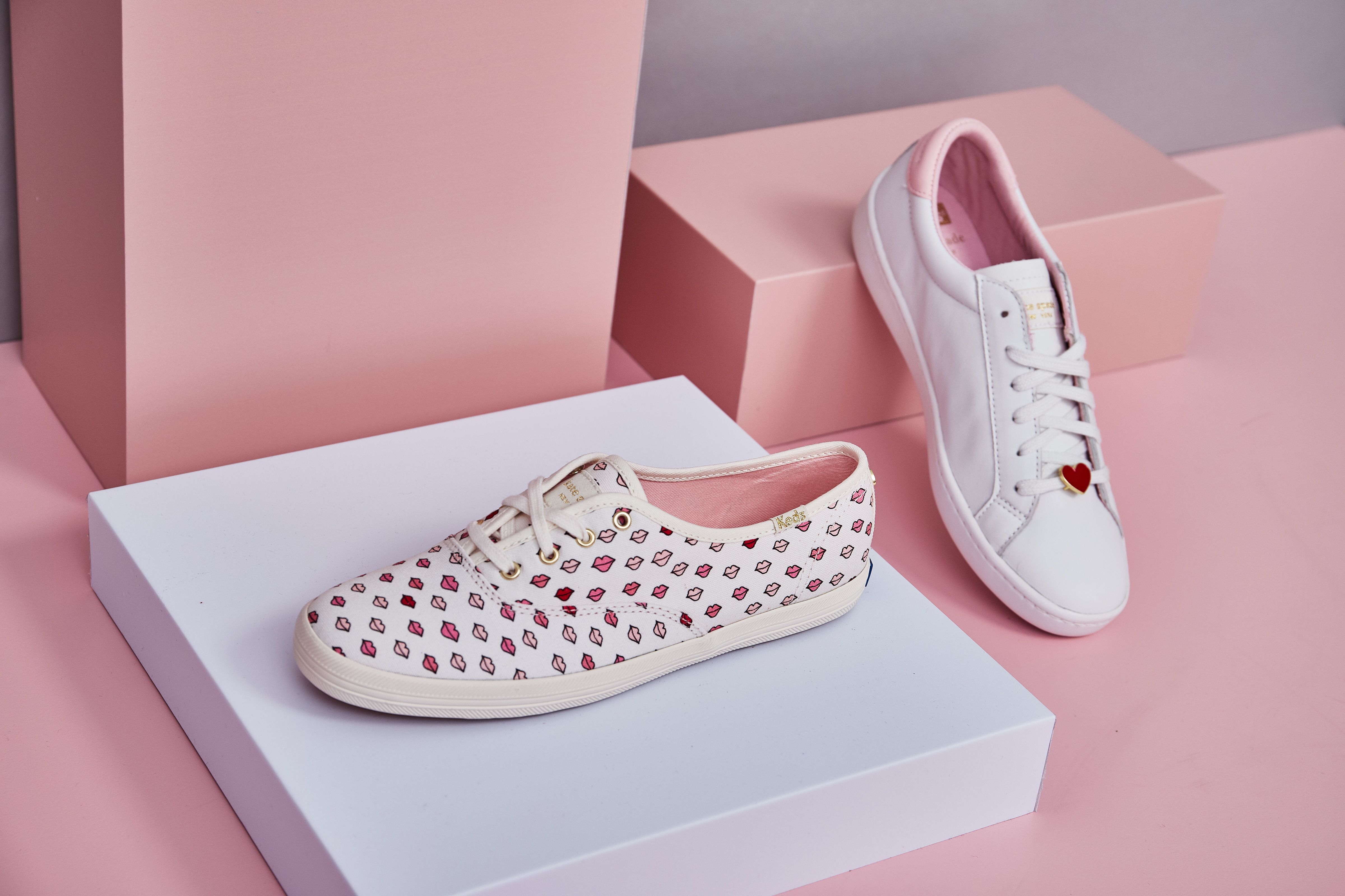 Keds X Kate Spade 亮片球鞋太夢幻！推出奶油白和玫瑰金兩款緞帶婚鞋