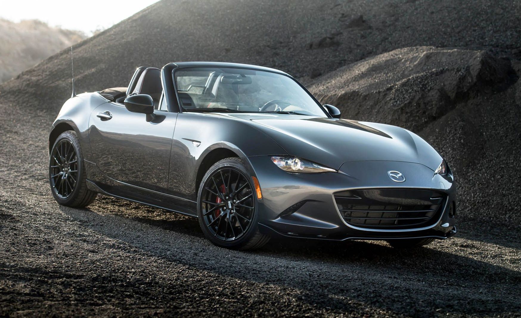 overzien B olie betalen Why Buy Mazda's MX-5 Miata? The Sports Car Is Even Better for 2019