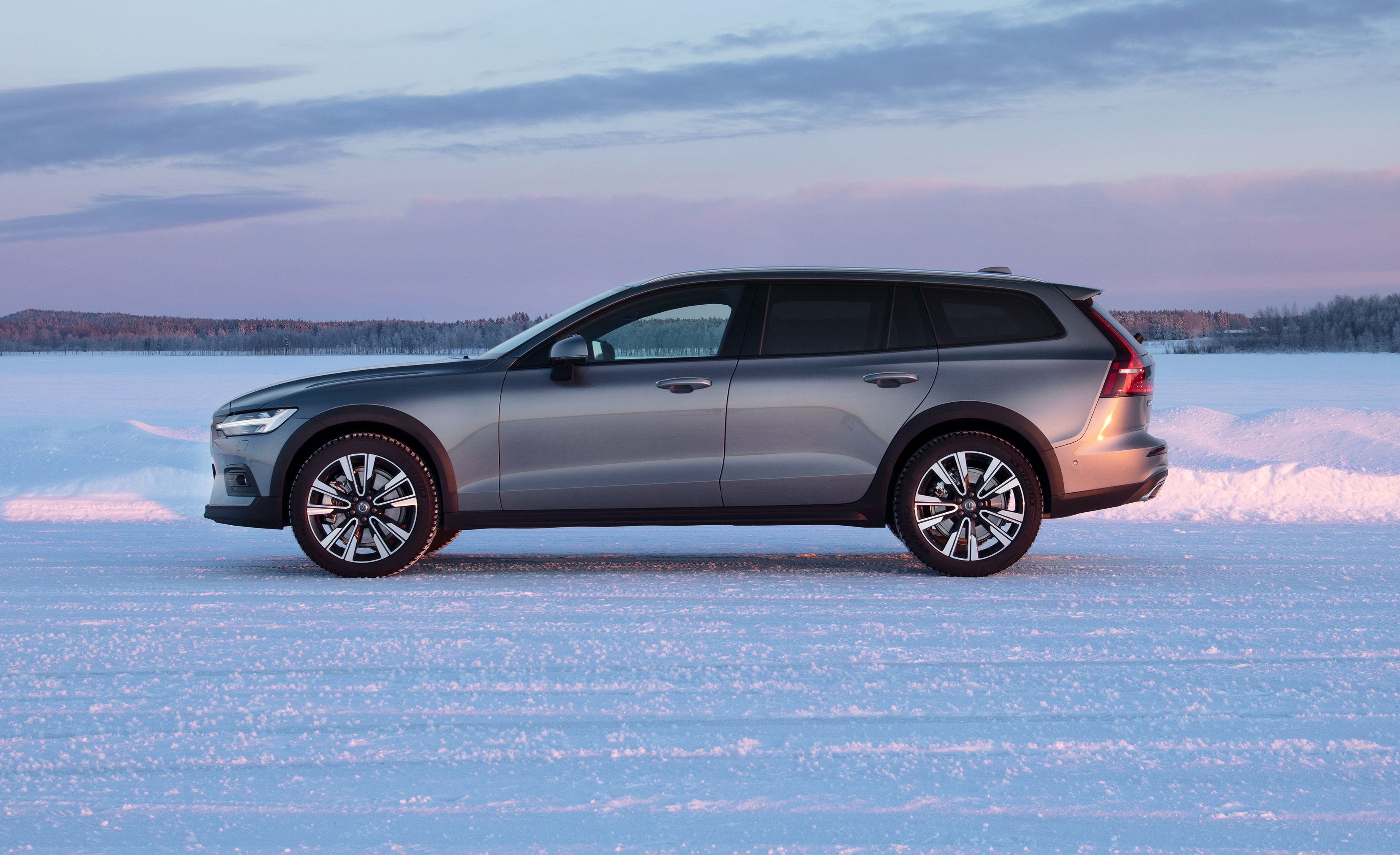 Volvo V60 Cross Country Wagon An Ideal Suv Alternative