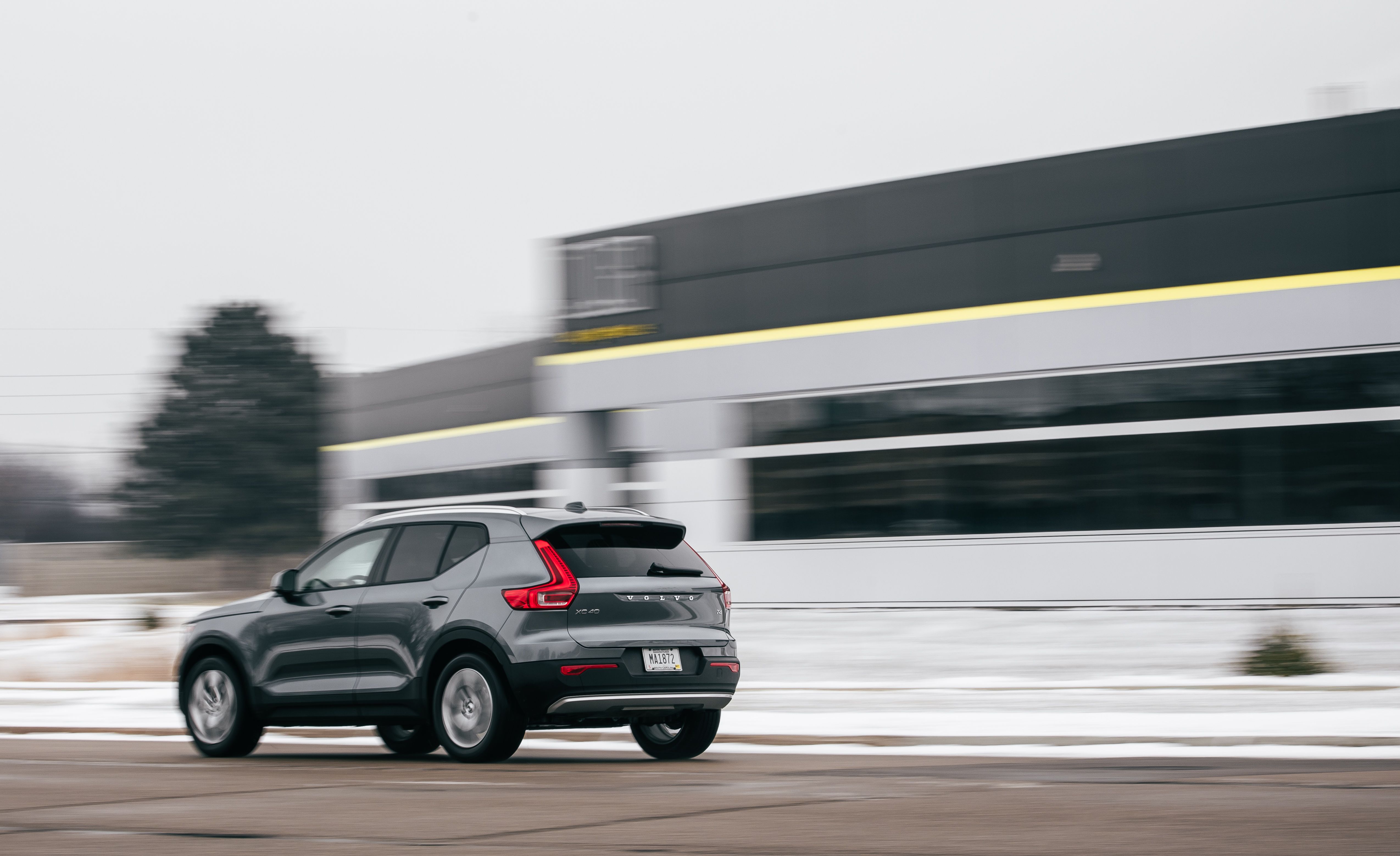 View Every Angle Of The 19 Volvo Xc40 T4 In Photos