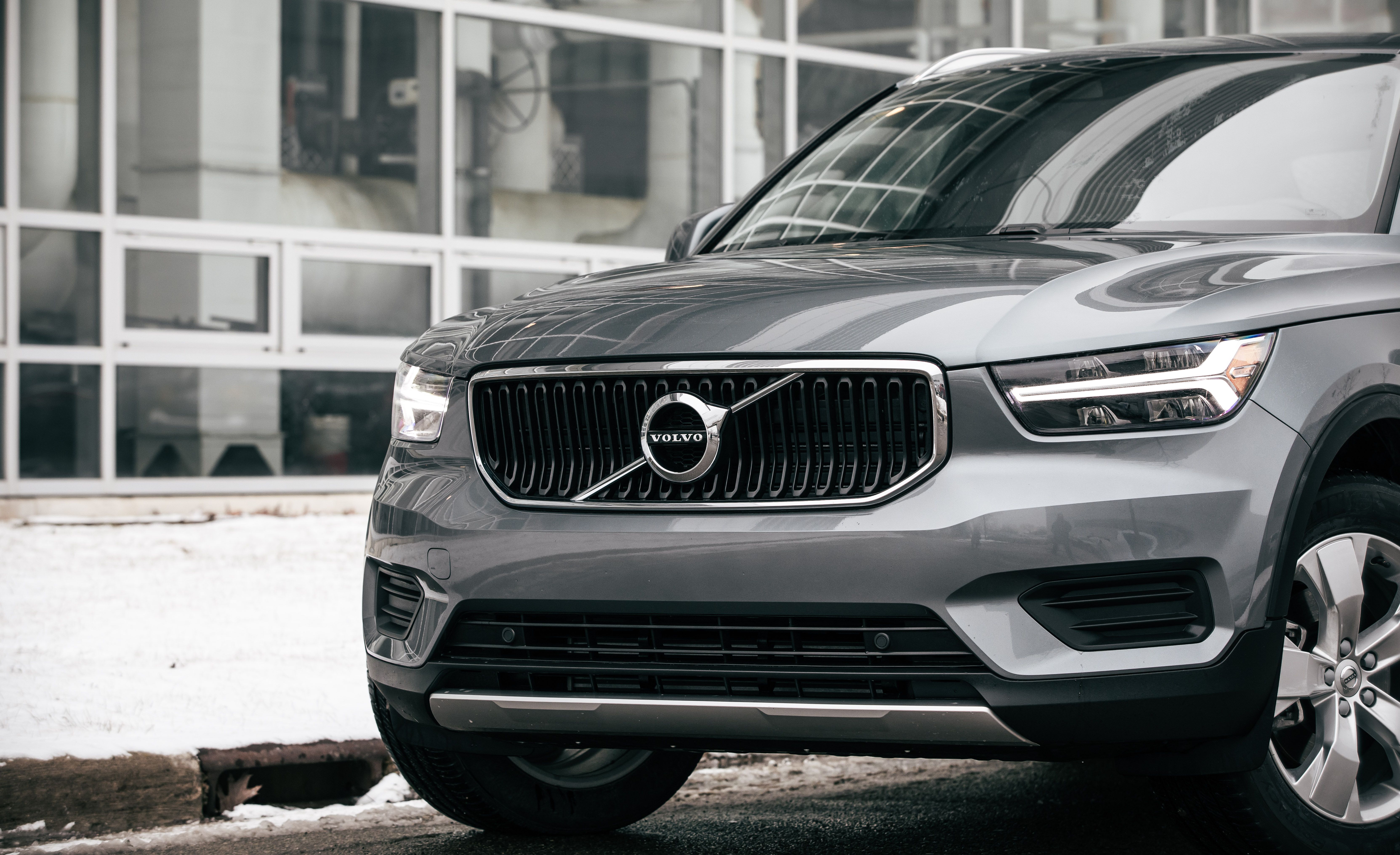 View Every Angle Of The 19 Volvo Xc40 T4 In Photos