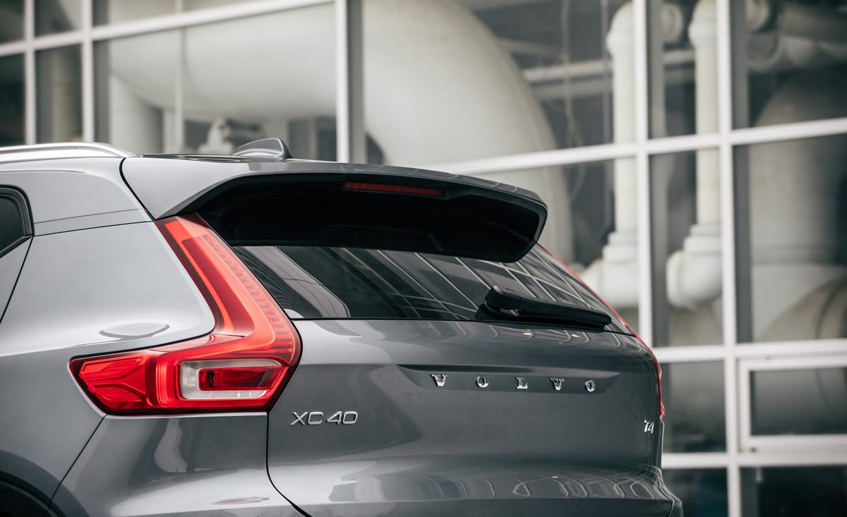 View Every Angle Of The 19 Volvo Xc40 T4 In Photos