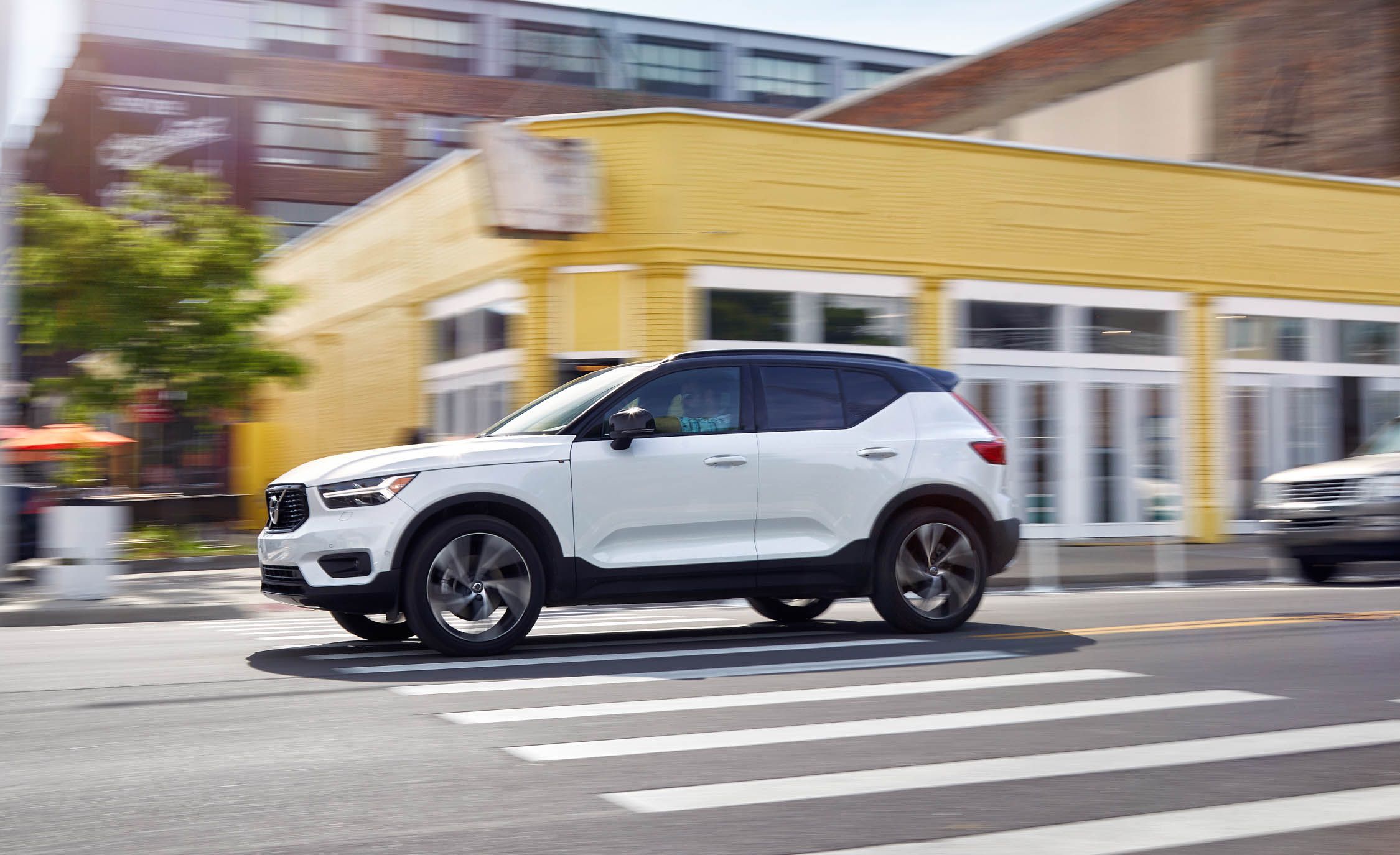 19 Volvo Xc40 Review Pricing And Specs