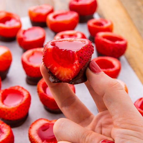 chocolate covered strawberry jello shots