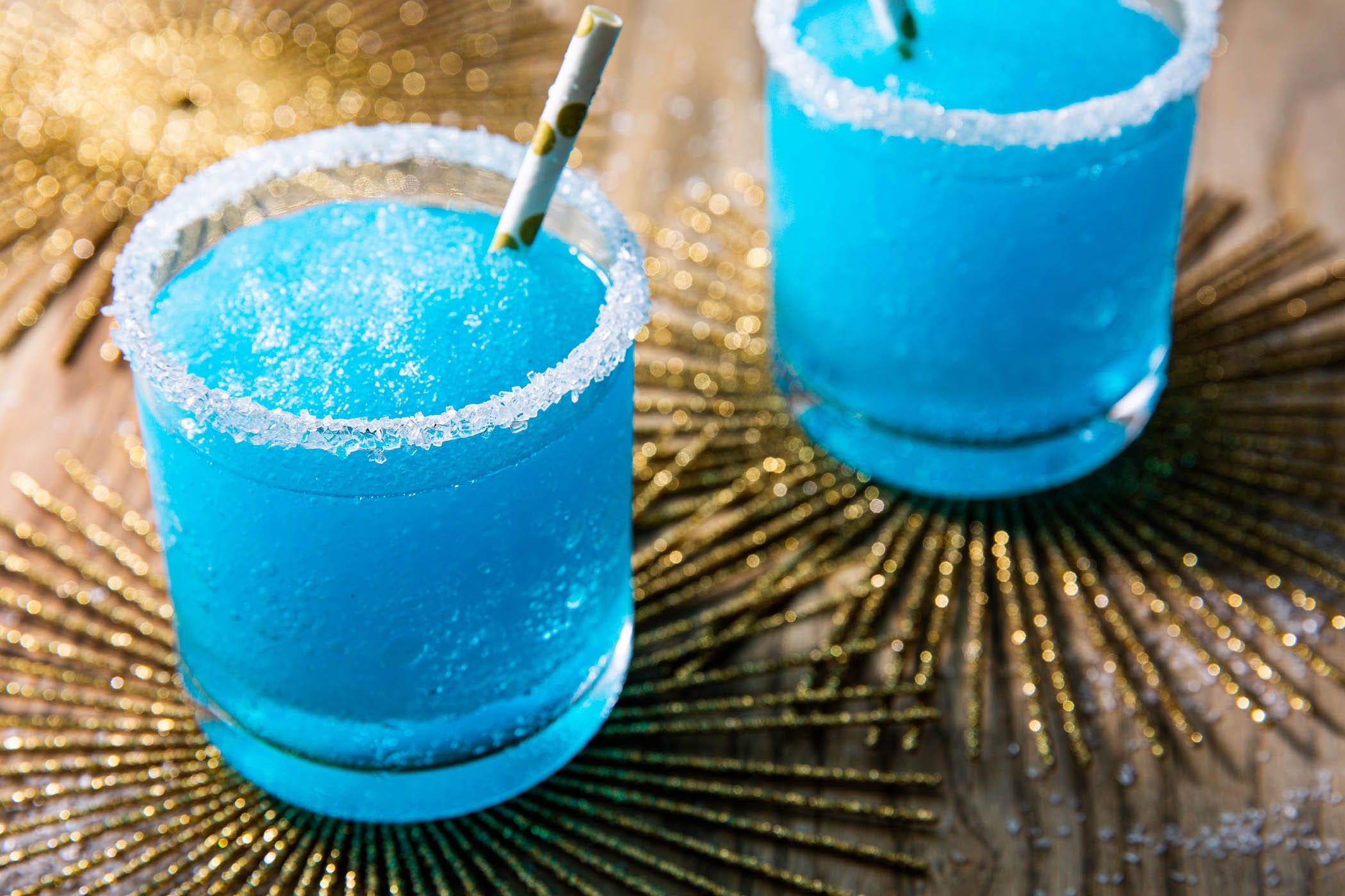 Jack Frost Cocktails Are The Only Winter Blues You'll Actually Want At Your Holiday Party