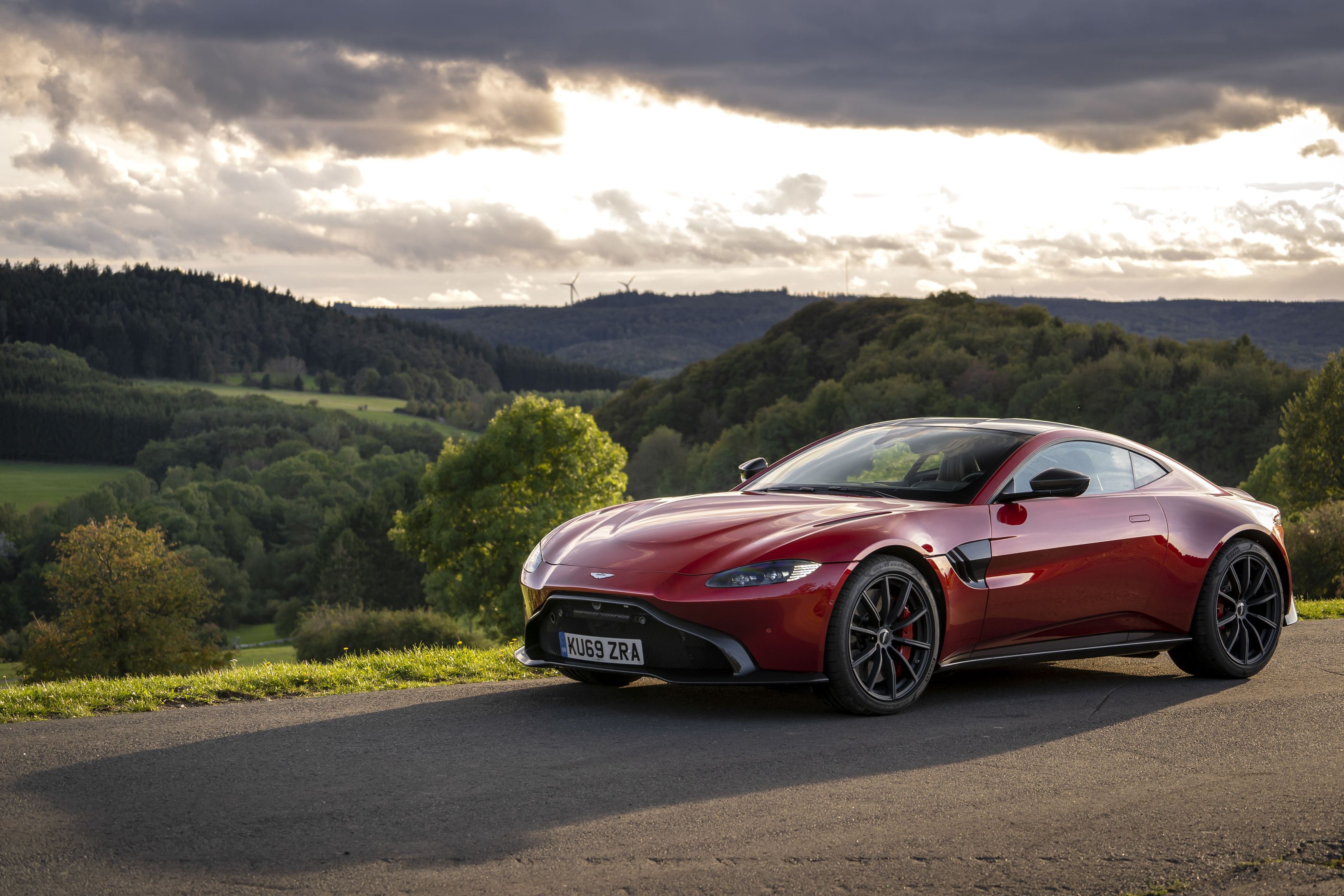 2020 Aston Martin Vantage Review Pricing And Specs