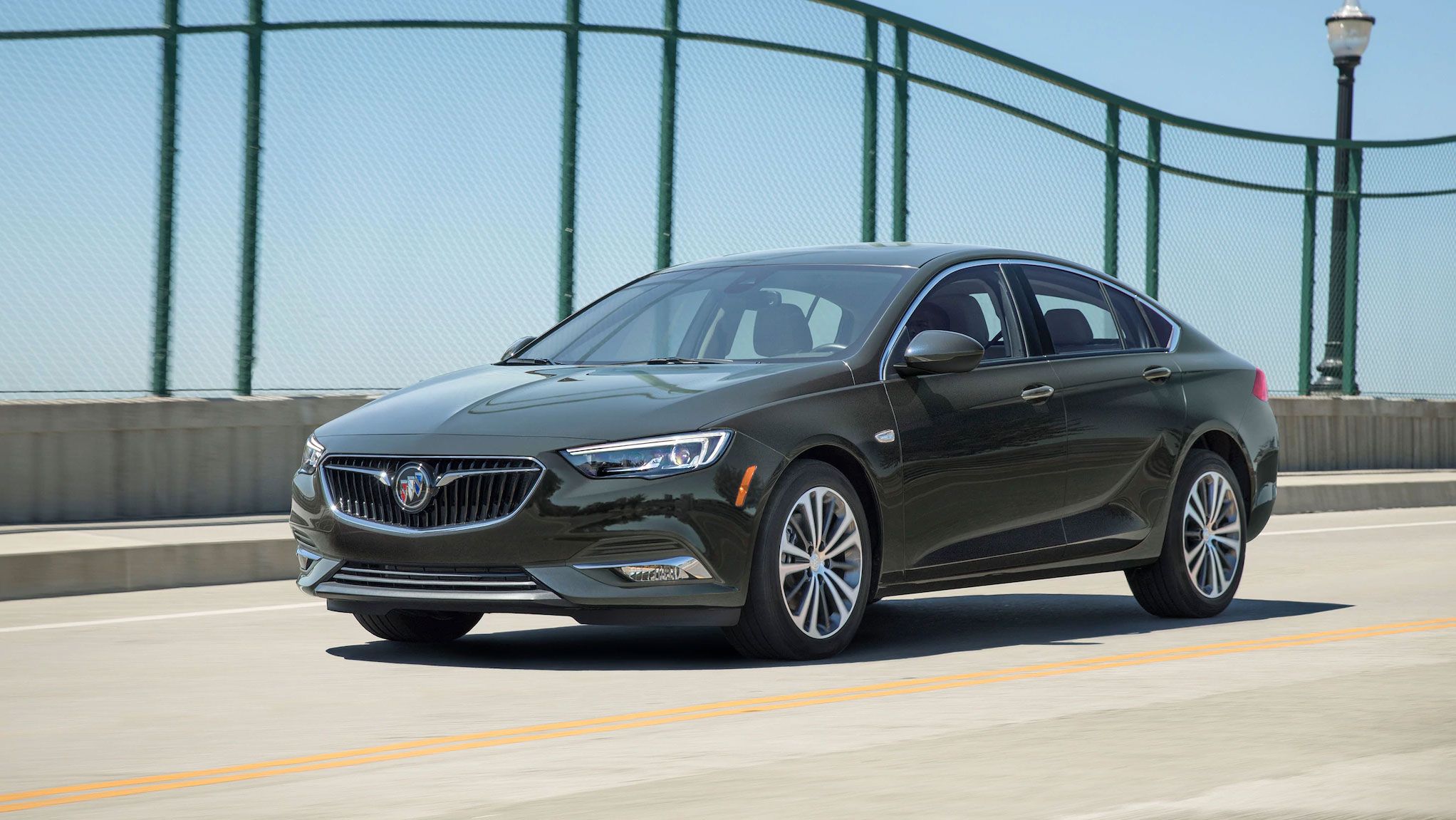 Buick Regal Sportback Features And Specs