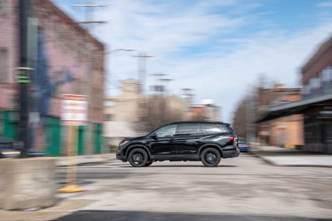 2020 honda pilot black edition vs 2020 toyota highlander platinum 2020 honda pilot black edition vs 2020