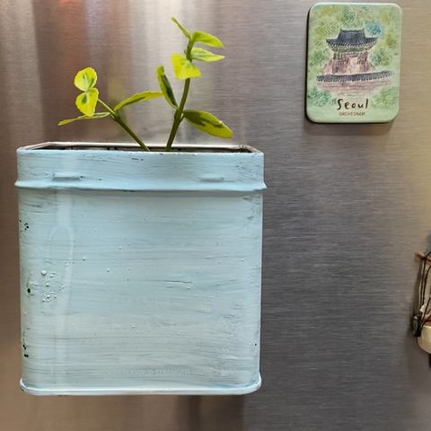 diy magnet spice tin planter 12 DIY Planters Your Houseplants Need