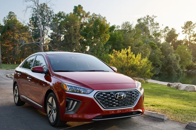 Netjes Verblinding bros 2020 Hyundai Ioniq Hybrid Offers a Compelling Alternative to the Toyota  Prius