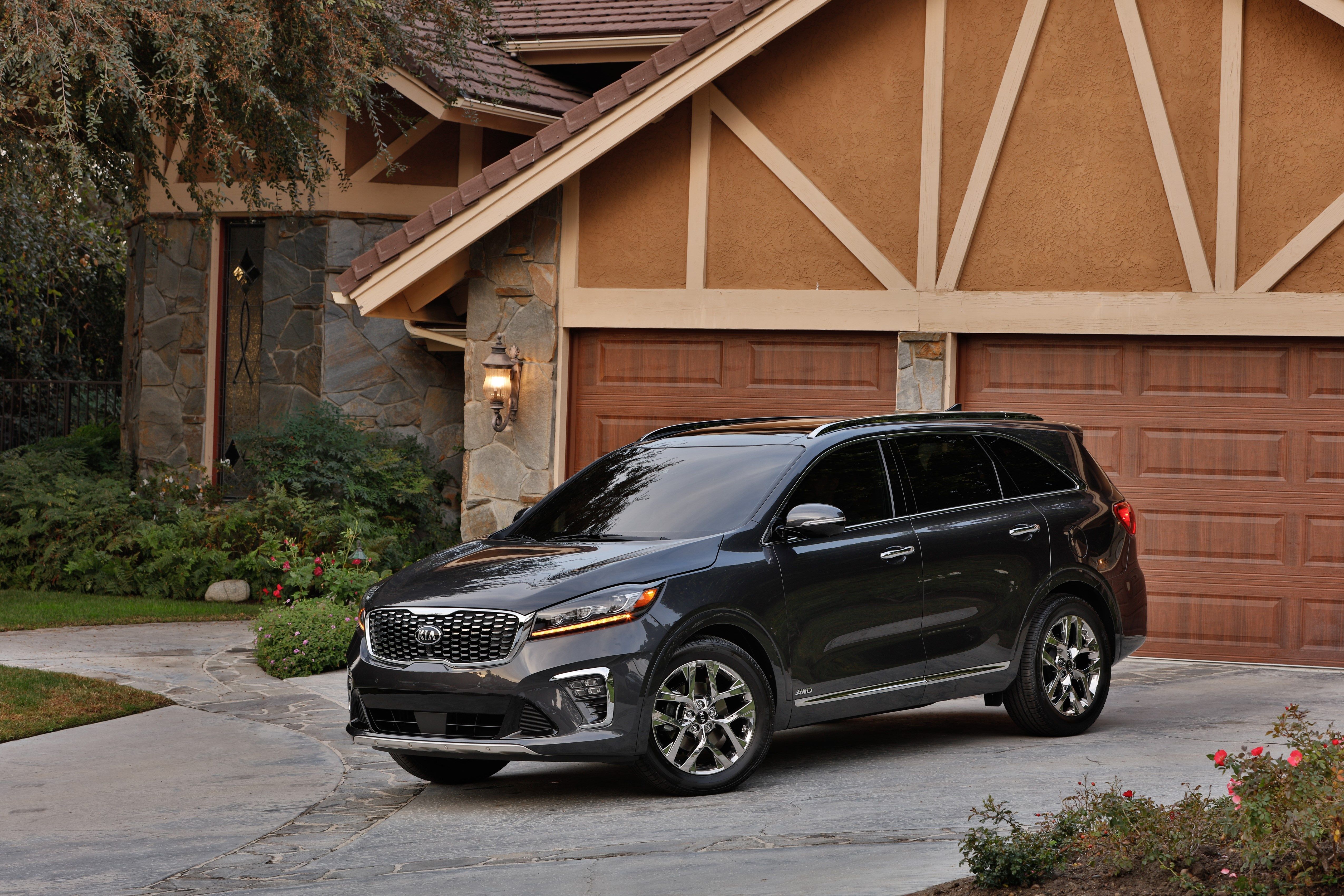 Kia Sorento Features And Specs Car And Driver