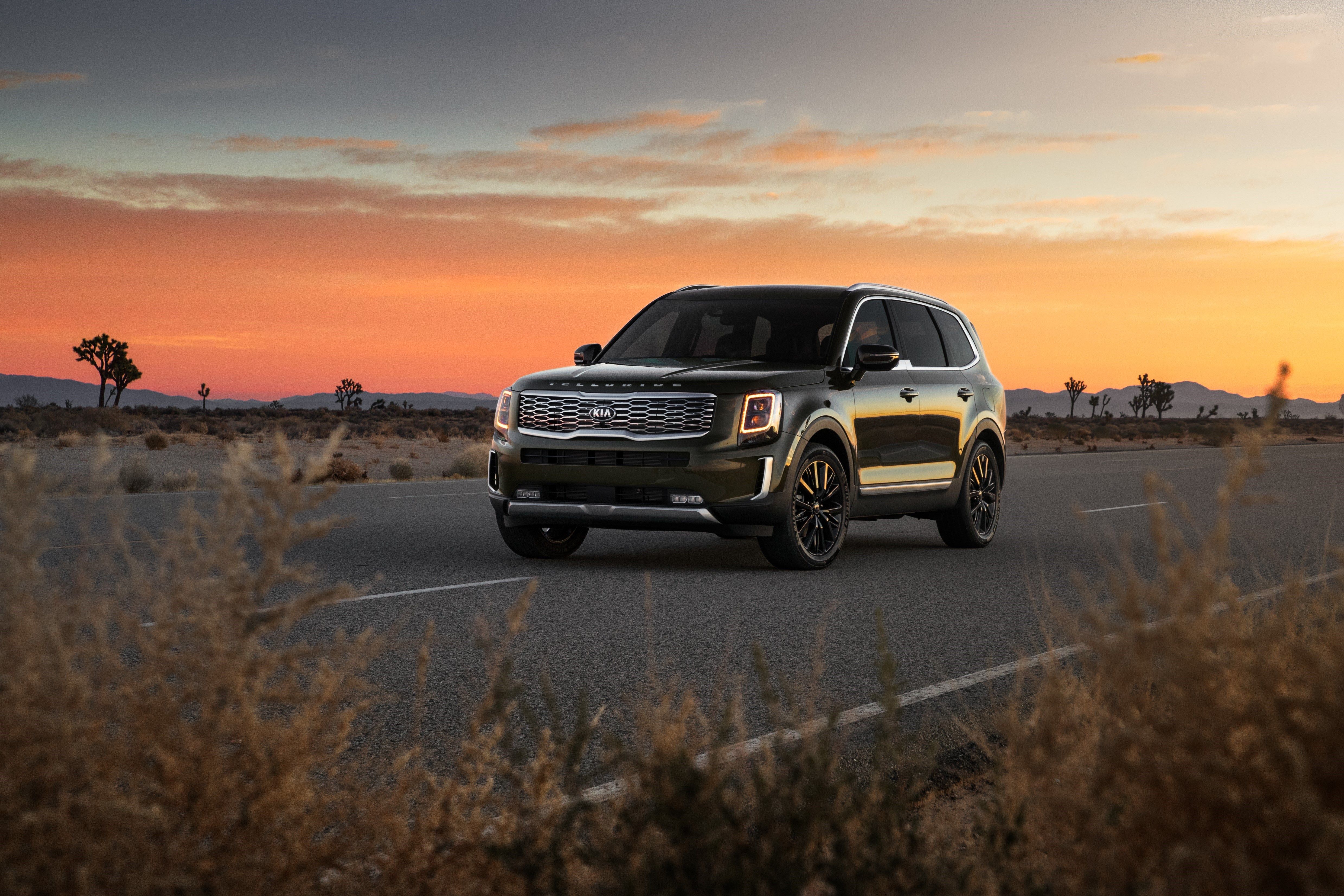 The Best Mid Size Three Row Crossovers And Suvs Ranked