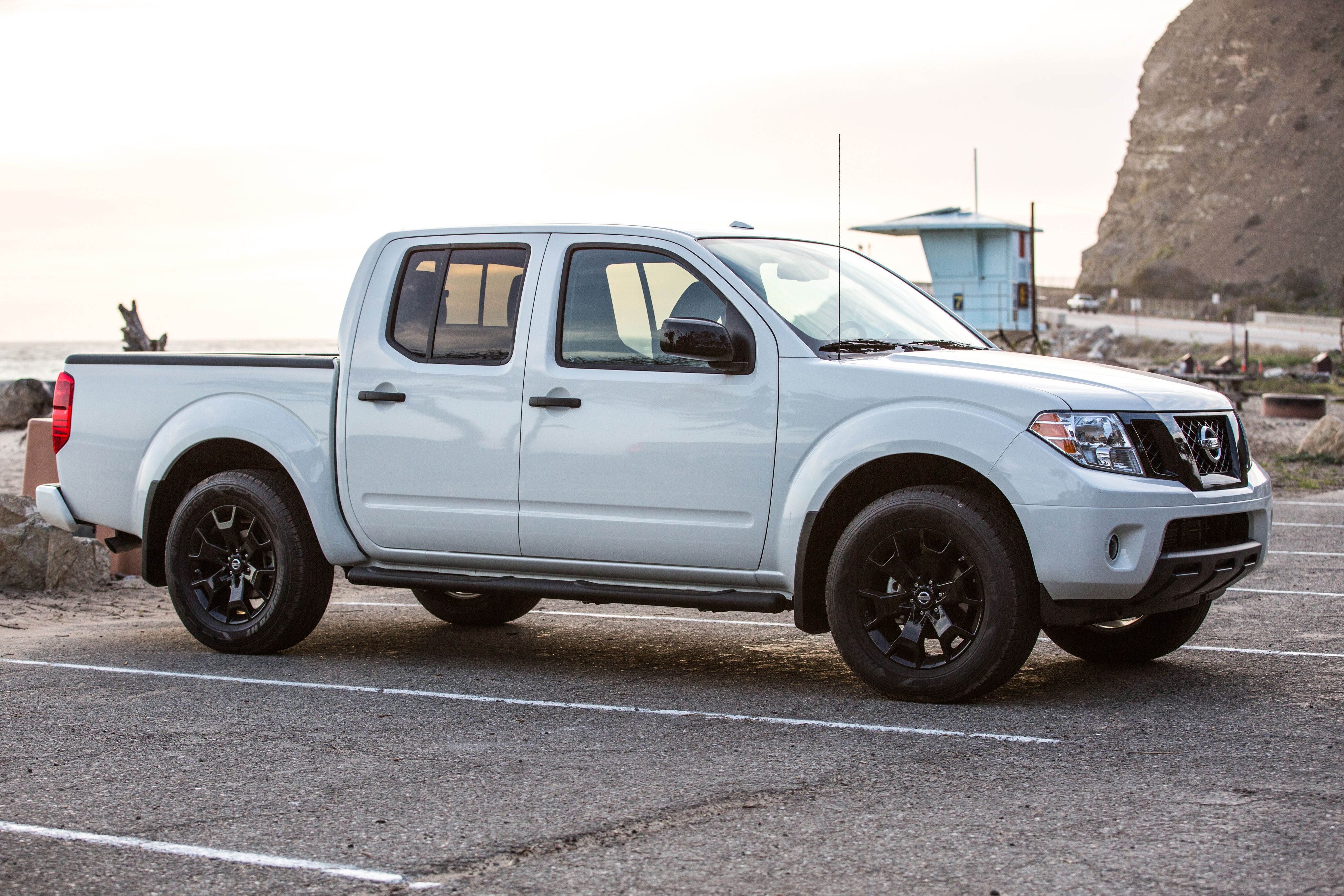 how many gallons of gas does a nissan frontier hold siddettinger