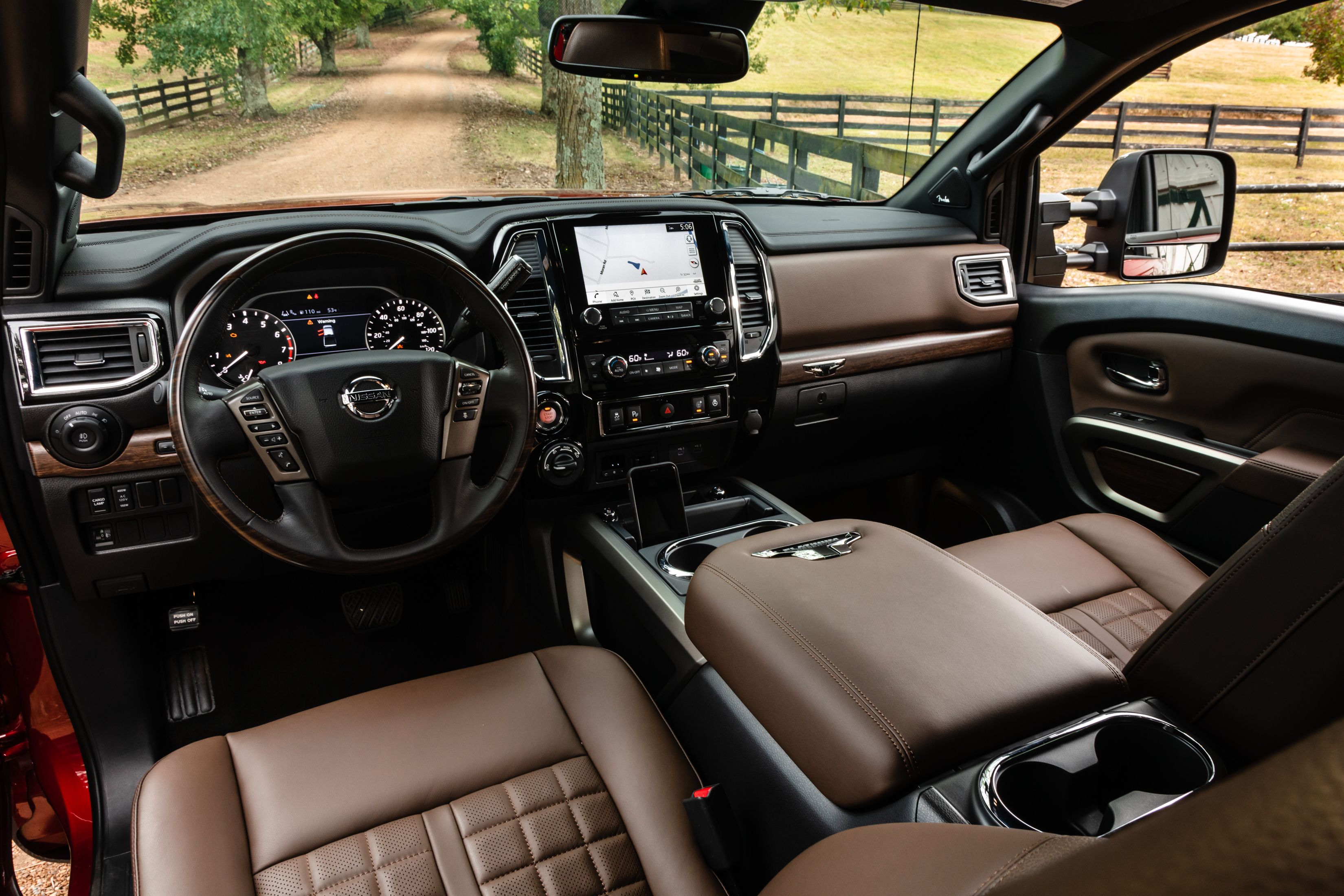 2018 nissan titan pro 4x interior