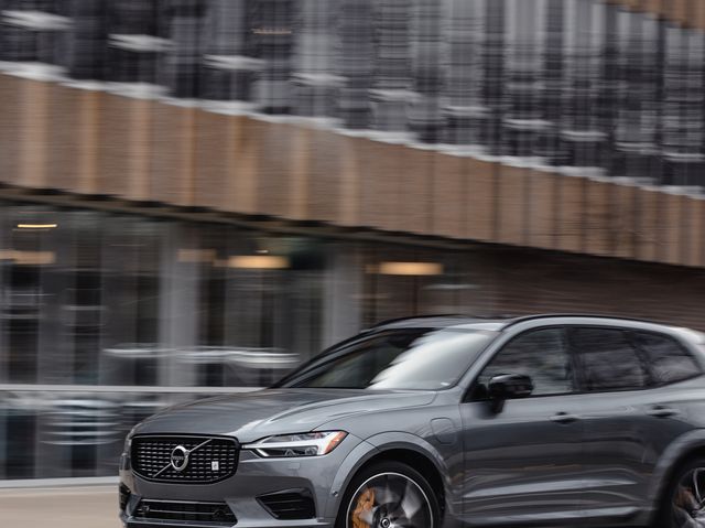 Volvo XC60 Review, Pricing, and