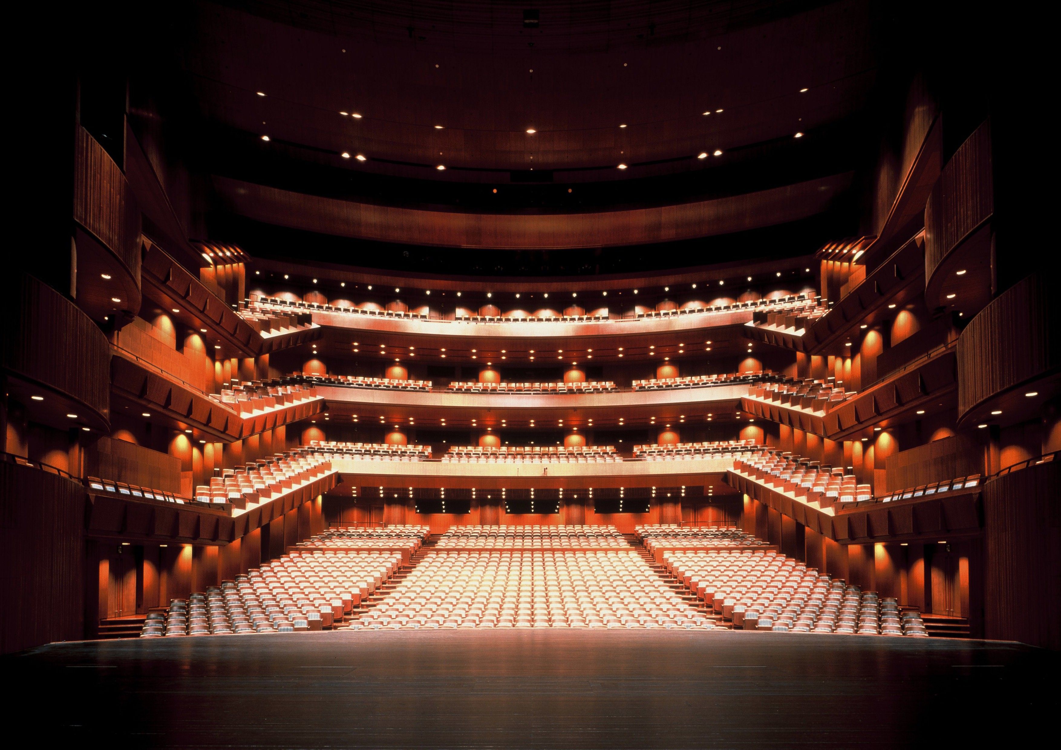 おうちでオペラが大反響 新国立劇場 巣ごもりシアター オペラが10倍楽しくなるトークシリーズを配信中