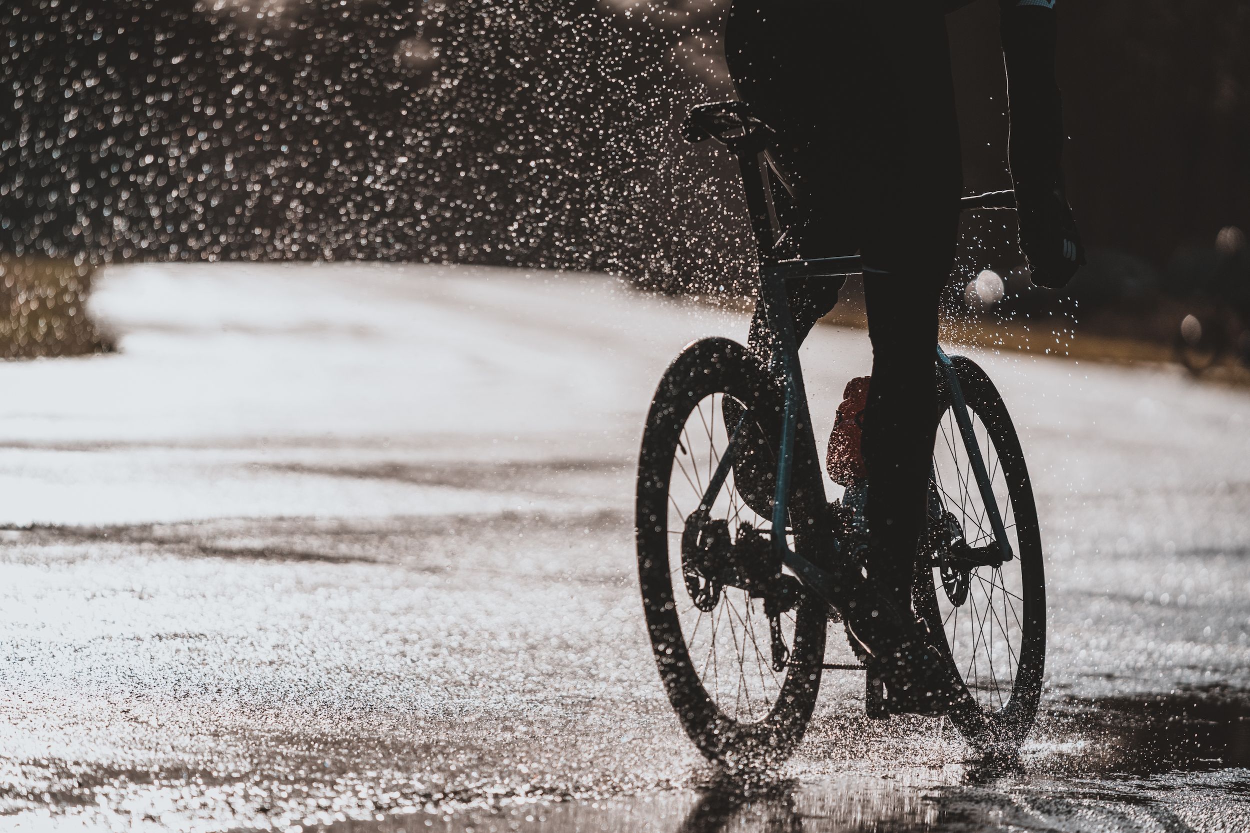 Ontwaken Uitstekend Verbeelding De beste regenjassen voor het wielrennen in slecht weer