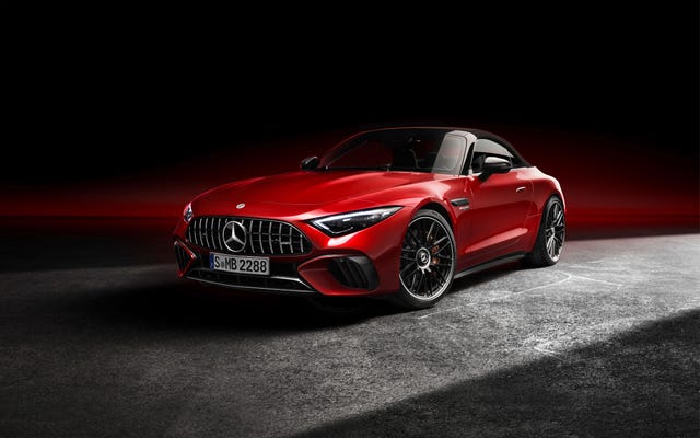 The 2022 Mercedes-AMG SL Shows the Value of Stylish, High-Tech Roadsters