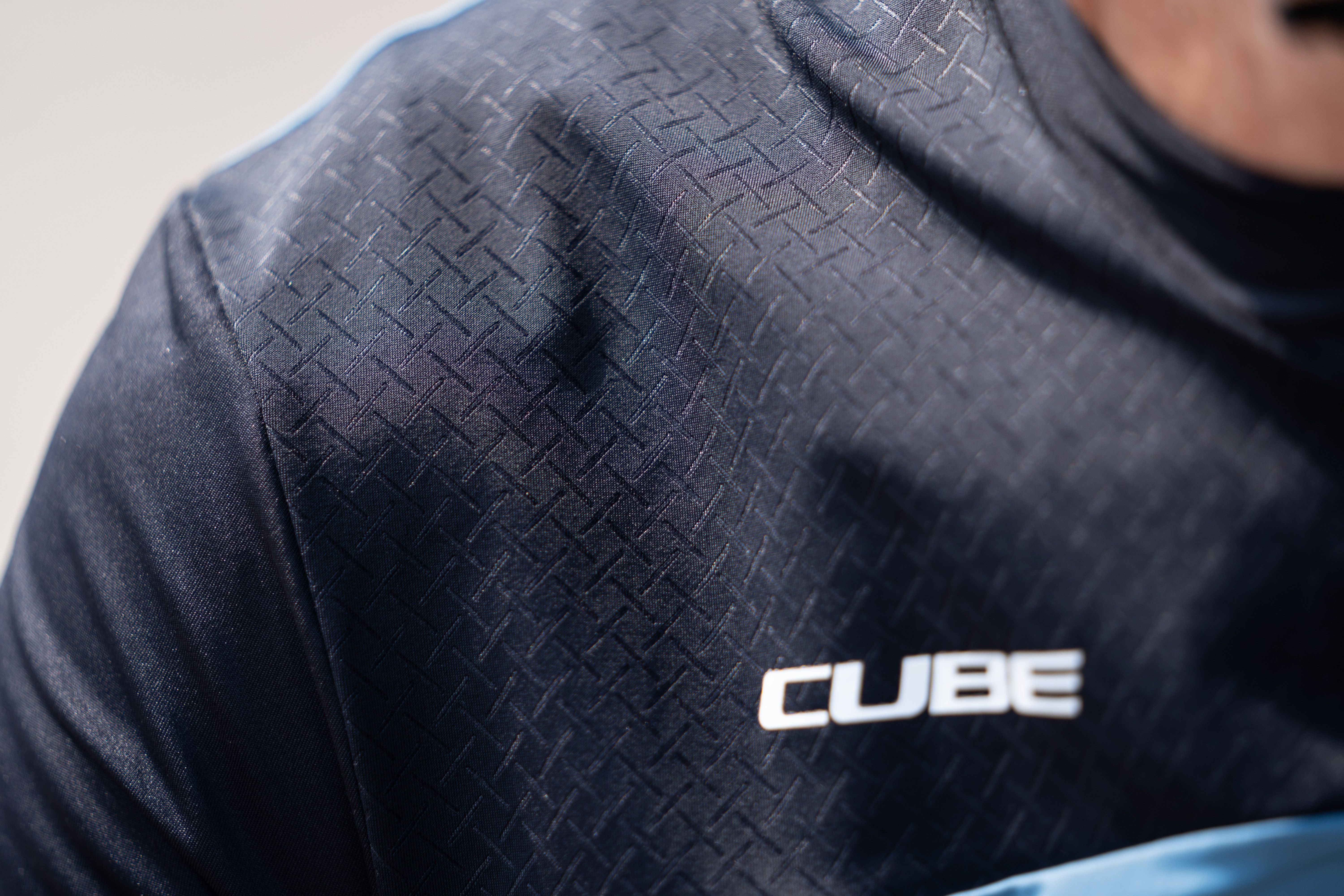 vod Voorkomen Voorbijgaand Review Cube Blackline wielershirt en koersbroek