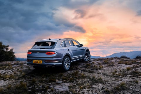 2021 bentley bentayga rear