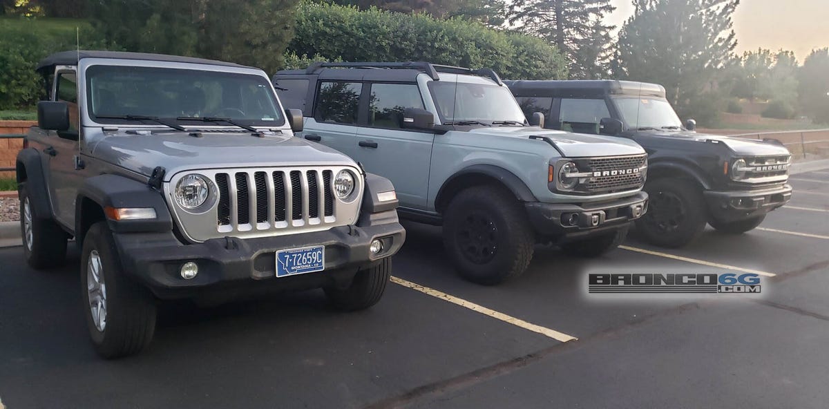 2021 Ford Bronco Sasquatch Spotted Next to a Wrangler