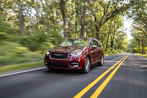 2021 chrysler pacifica awd front