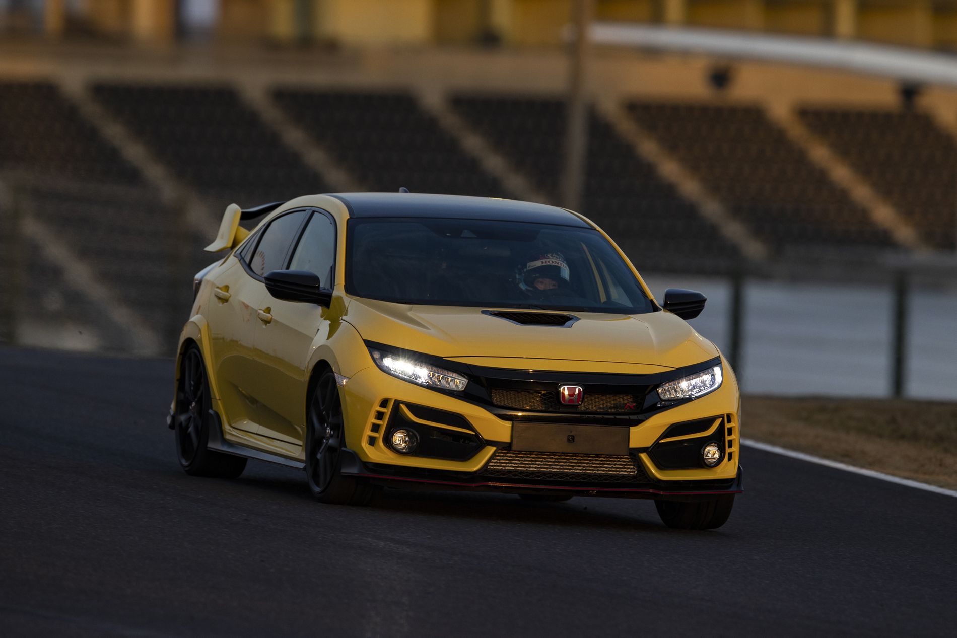 Honda Civic Type R Features And Specs