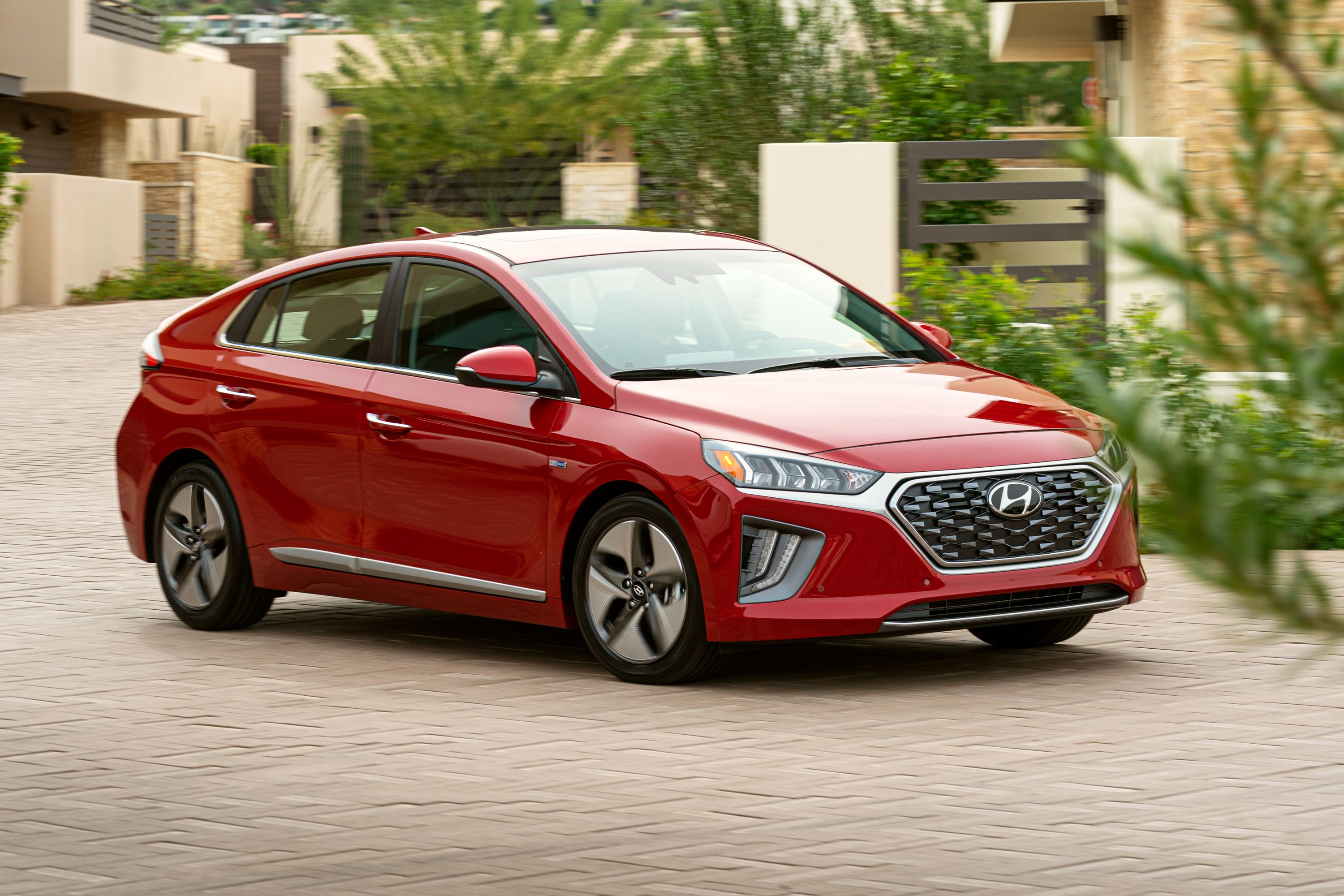 Londen Donder Halloween 2021 Hyundai Ioniq Review, Pricing, and Specs