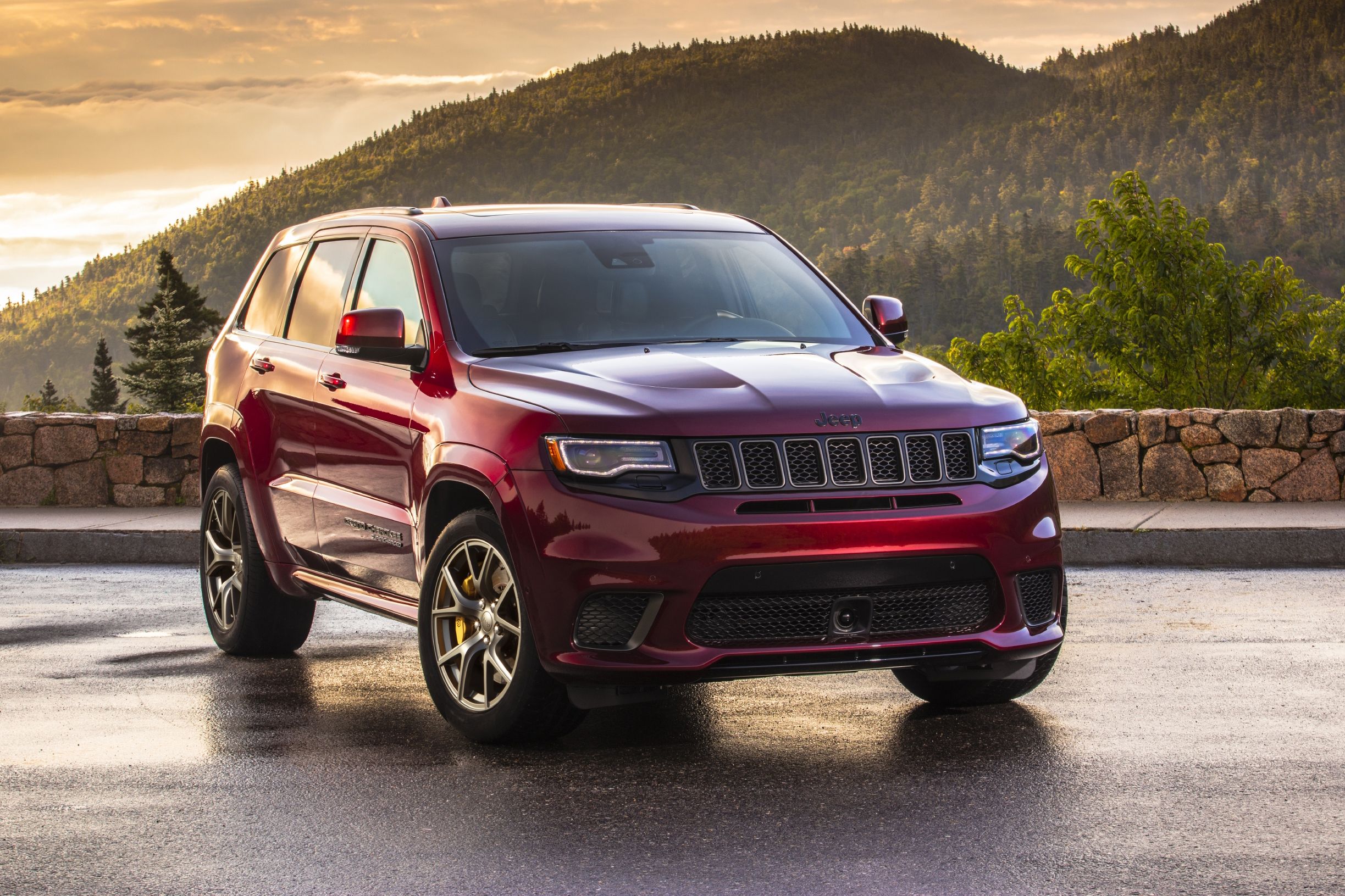 9 Jeep Grand Cherokee Trackhawk Review, Pricing, and Specs