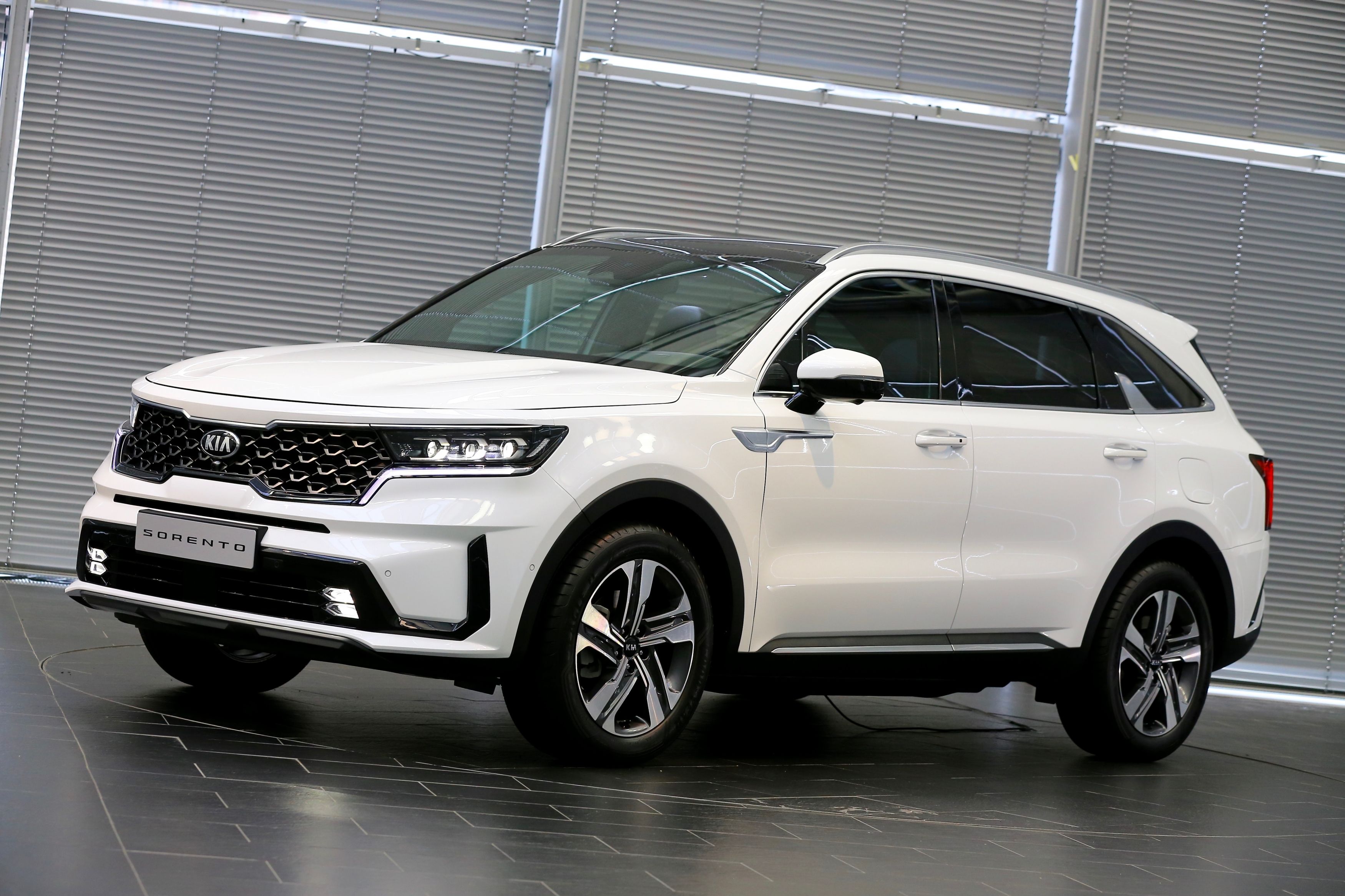 New 21 Kia Sorento Shows Off More Details