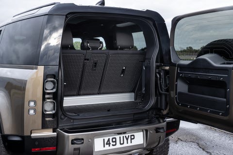 21 Land Rover Defender 90 Puts The Defender In Its Purest Form