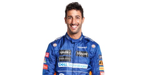 Daniel Ricciardo - 2021 daniel ricciardo posando con la ropa de la temporada 2021