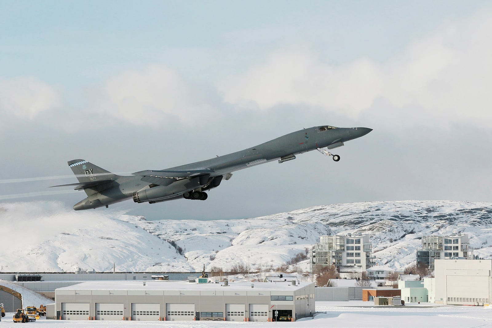 For the First Time Ever, a B-1 Bomber Landed Inside the Arctic Circle
