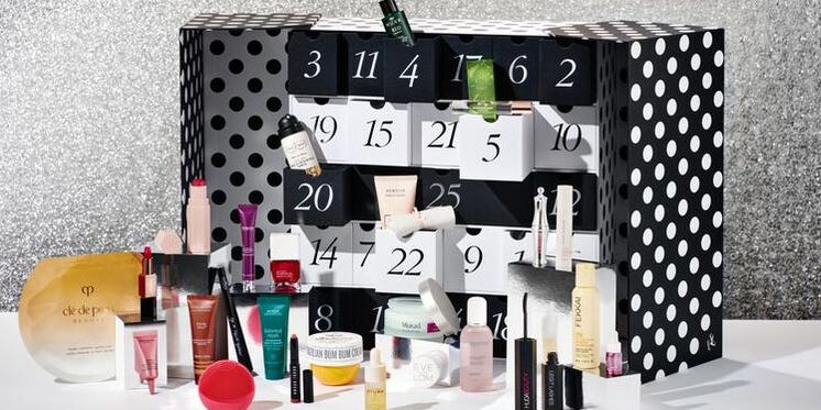 calendar anual 2021 suisse anti aging crema antirid si fermitate pentru ten uscat liftactiv supreme