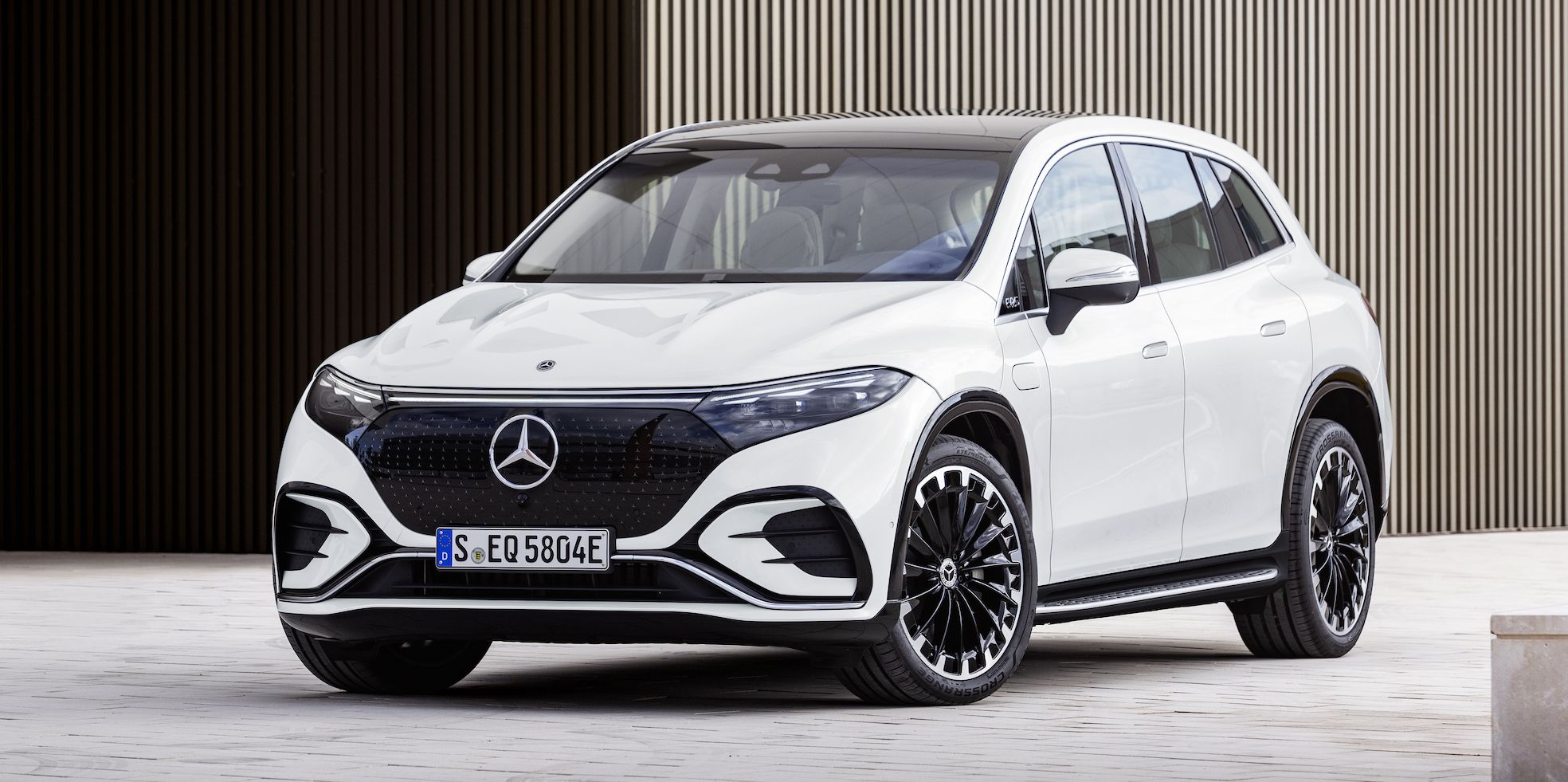The 2023 Mercedes-Benz EQS SUV Gets Familiar Looks and 536 HP