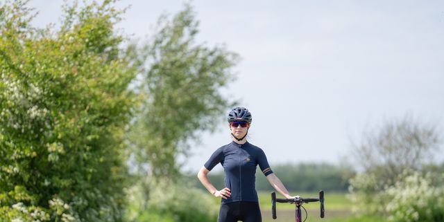 Agu Solid fietsshirt en Switch fietsbroek | Bicycling