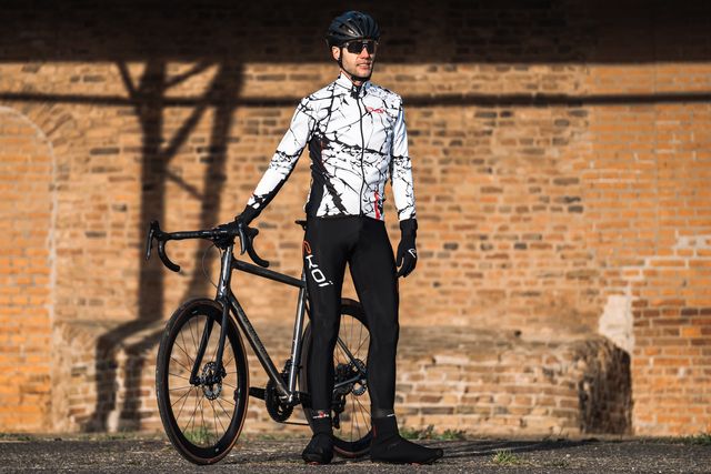 venijn in tegenstelling tot wees gegroet Review: EKOI Thermo Marbre fietsjack en Gel V-Light fietsbroek